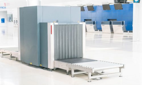 Check baggage at the airport x-ray scanner